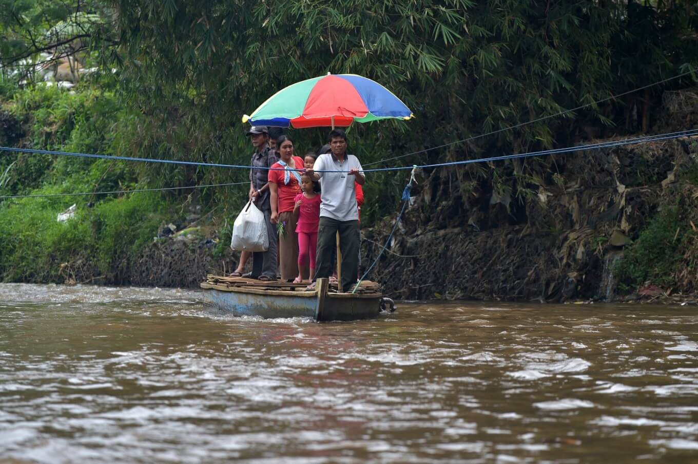 Indonesia cleaning rivers