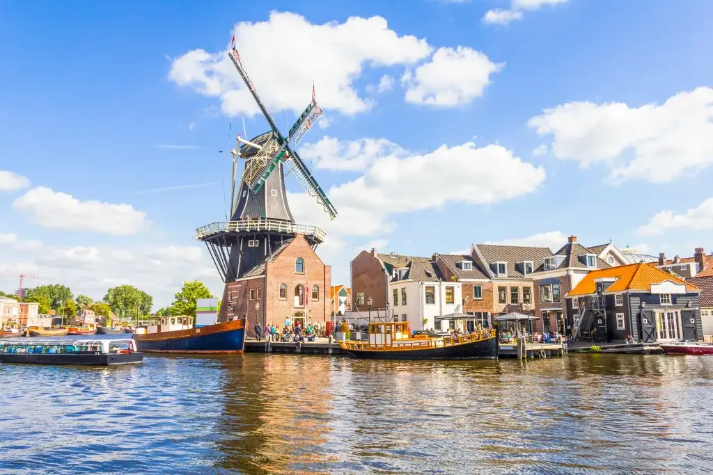 Why is The NETHERLANDS so RICH?